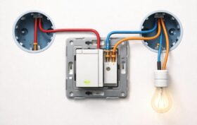 découvrez comment installer un interrupteur témoin sans neutre grâce à notre schéma de câblage simplifié et facile à suivre.