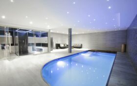 Piscine intérieure